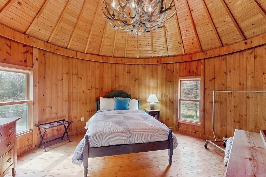2 bedrooms, WiFi (free), bed sheets