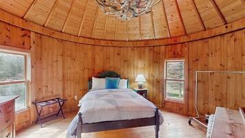 2 bedrooms, WiFi (free), bed sheets