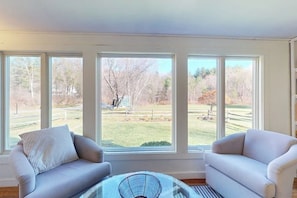 Interior - Cozy dog-friendly home, fenced yard, gas fireplace, BBQ, wifi, partial a/c, w/d (Dorset)