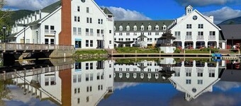 Mountain Townhome w/ pool access, private patio, walk to town
