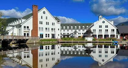 Mountain Townhome w/ pool access, private patio, walk to town