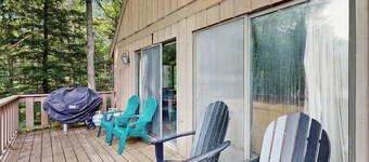 Cozy house close to Mt Snow w/ hot tub, balcony, bbq, two kitchens, w/d, wifi