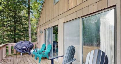 Cozy house close to Mt Snow w/ hot tub, balcony, bbq, two kitchens, w/d, wifi