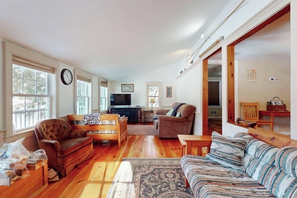 TV, DVD player, books, video library
