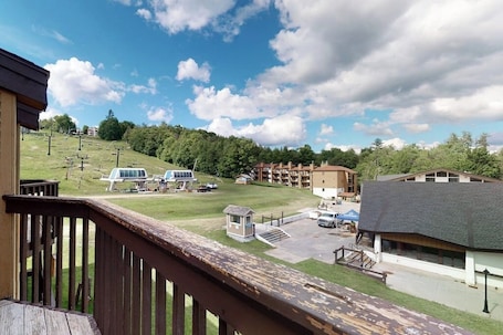 Property grounds. Ski-in/out mountainside condo close to everything with full kitchen - tranquil