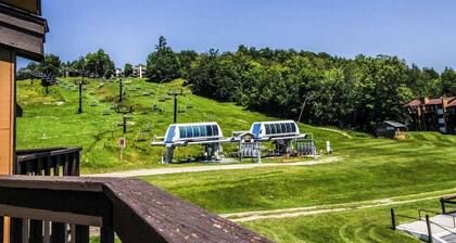 Ski-in/out mountainside condo close to everything with full kitchen - tranquil