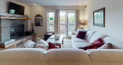 Ski-in/out mountainside condo close to everything with full kitchen - tranquil