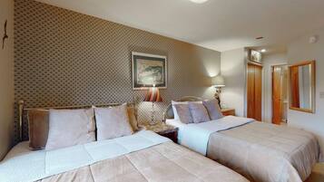 1 bedroom, iron/ironing board, WiFi (free), bed sheets