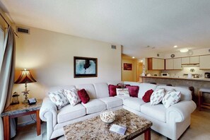 Living area - Ski-in/out mountainside condo close to everything with full kitchen - tranquil (Ludlow)