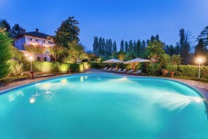 Pool - 100. Studied, Villa On The Lake (Piemonte)