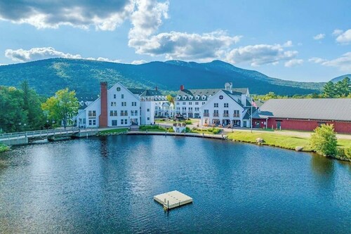 Newly built townhouse w/ amazing view of town center:  hiking, golfing & skiing