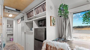 Unclassified image, 4 of 43, button - Glamping Airstream-Hot Tub-Classic-Close to town (Fredericksburg)