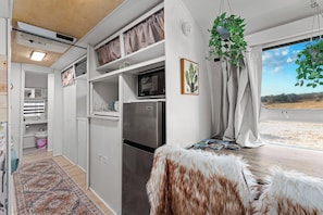 Interior - Glamping Airstream-Hot Tub-Classic-Close to town (Fredericksburg)