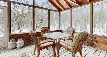 White Mountain home w/ yard near skiing, hiking & tubing