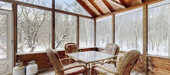 White Mountain home w/ yard near skiing, hiking & tubing