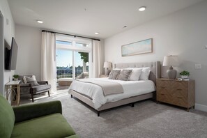 3 bedrooms, iron/ironing board, free WiFi, bed sheets - Hokusai Flat Luxury Coastal Retreat Nearly 800 SF Private Terrace overlooks Pool (Rehoboth Beach)