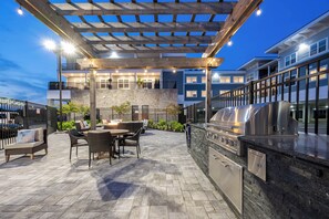 Outdoor dining - Hokusai Flat Luxury Coastal Retreat Nearly 800 SF Private Terrace overlooks Pool (Rehoboth Beach)