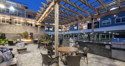 Hokusai Flat Luxury Coastal Retreat Nearly 800 SF Private Terrace overlooks Pool