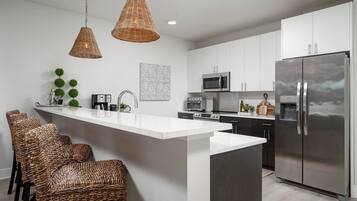 Coffee/tea maker, fridge, microwave, oven
