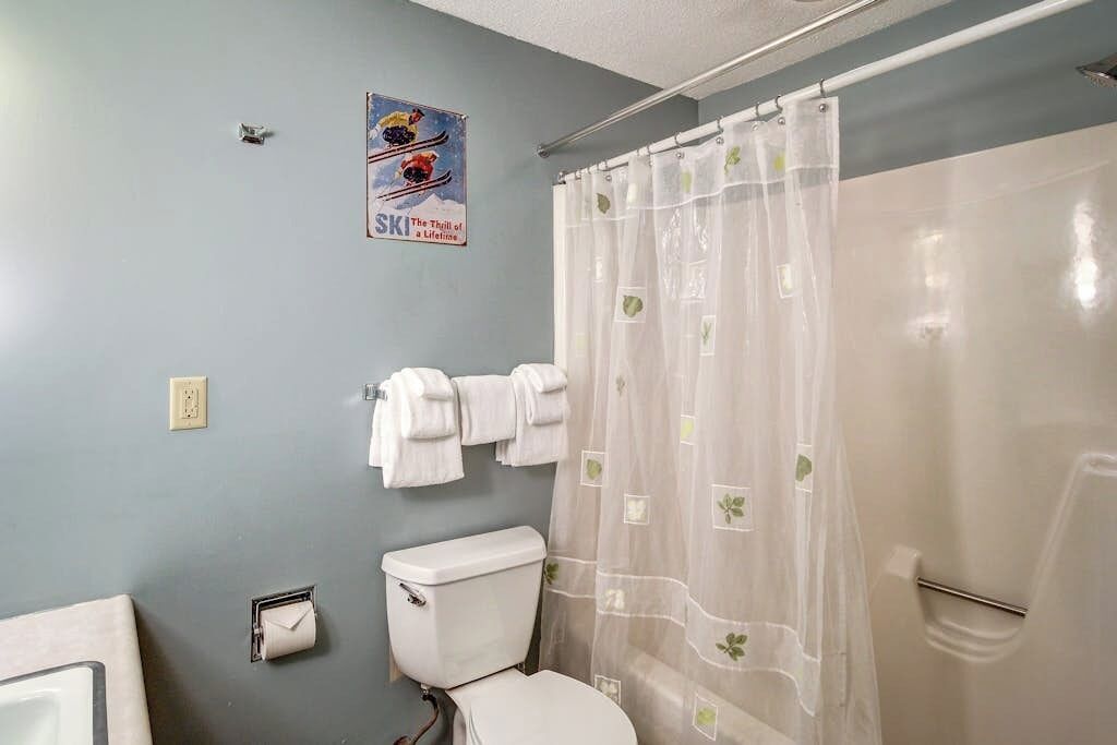 Shower, towels