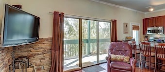 Renovated condo w/ shared tennis - walk to trail