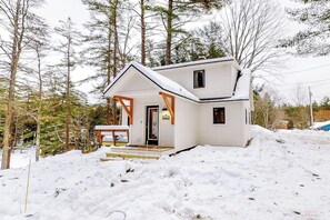 Exterior - Lakefront house with skiing nearby, dock, and amazing views - dog-friendly (Ludlow)