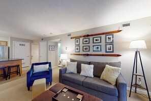 TV - Ground Floor ski-in/out condo, full kitchen & high-speed WiFi (Ludlow)