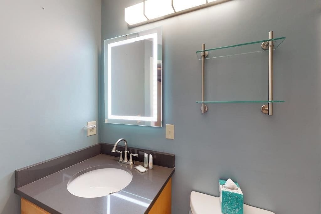 Shower, hair dryer, towels. Ground Floor ski-in/out condo, full kitchen & high-speed WiFi