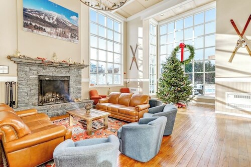 Stratton Mountain Condo with Shared Pool, Hot Tubs, and Sauna - Walk to Lifts