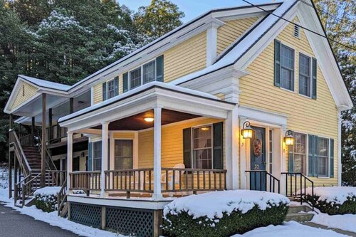 Cozy Studio Condo with Great Location, WiFi & Kitchenette