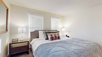 1 habitación, tabla de planchar con plancha, internet y ropa de cama
