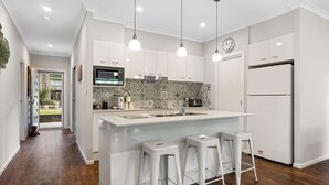 Coffee/tea maker, fridge, microwave, oven - Zest, Family Holiday Between the Beach and the Bush (North Bendalong)