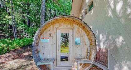 Cozy house w/ mtn views, sauna, fire pit, BBQ, fireplace, w/d, deck, wifi, EV