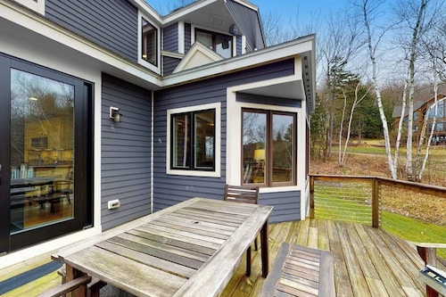 Ski-in/out home with a hot tub, fireplace, cable & golf nearby