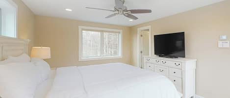 Desk, iron/ironing board, travel cot, Internet