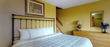 2 bedrooms, internet, bed sheets