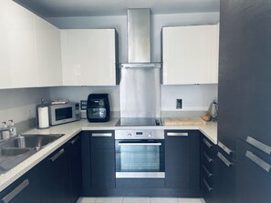 Private kitchen - Entire rental unit in London, United Kingdom (London)