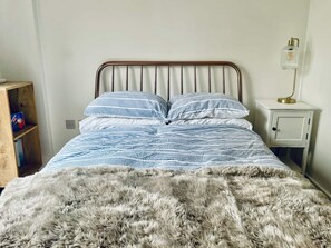 1 bedroom, iron/ironing board, WiFi, bed sheets - Entire rental unit in London, United Kingdom (London)