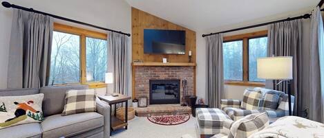 TV, fireplace