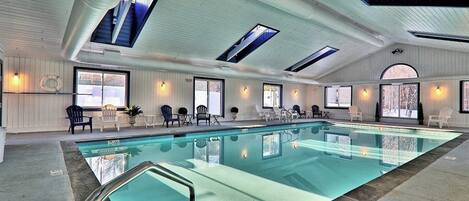 Innendørsbasseng