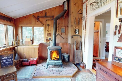 Spacious Home w/Seasonal Lake View, Washer/Dryer & Cable