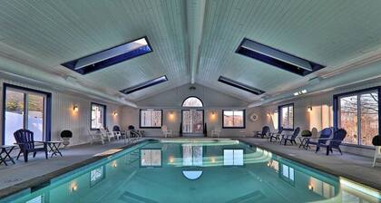 Ski-in/out condo with fireplace, hot tubs. pool, tennis & washer/dryer