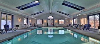 Ski-in/out condo with fireplace, hot tubs. pool, tennis & washer/dryer