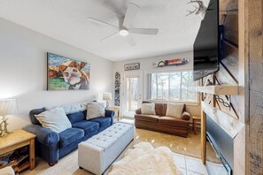 TV - Ski-In/Out Condo with Mountain Views, and Washer/Dryer (Ludlow)