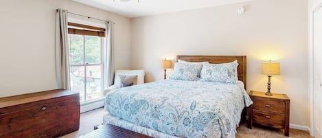 Desk, free WiFi, bed sheets