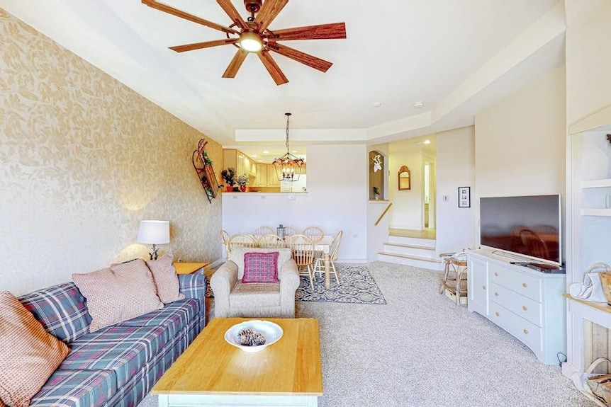 Ski-in/out Condo With Pool, 2 Hot Tubs, Sauna - Short Walk To Solitude Clubhouse - Vermont