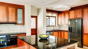 House | 3 bedrooms, high-speed internet