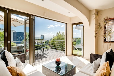 Homely Sea Point 3bd Villa w Garden Pool Kaya Eden
