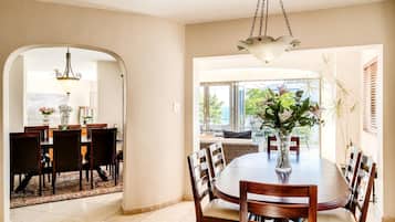 House | 3 bedrooms, high-speed internet