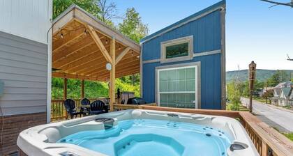 Two cozy tiny homes with a private hot tub, large deck, grill, AC - dog friendly